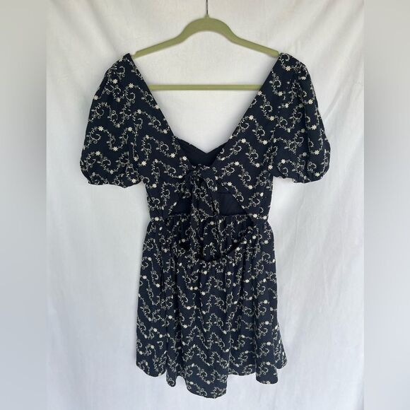 Francesca’s Sophia Tie Back Embroidered Mini Dress Size Large - Picture 5 of 9